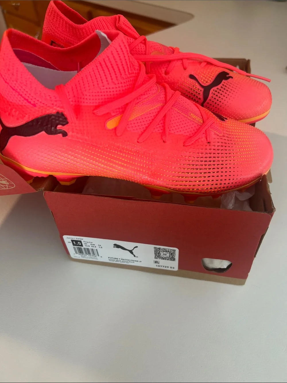 NIB Puma Kids Neon Pink Soccer Cleats